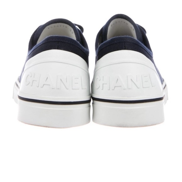 CHANEL SUEDE/VELOUR SNEAKERS BEAUTIFUL AND NEVER WORN ONLY ACROSS MY CARPET - Picture 2 of 16